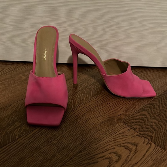 Boohoo hot pink heels. Never been worn - Picture 2 of 3